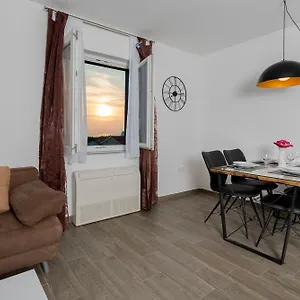 Apartment Anja, Peroj